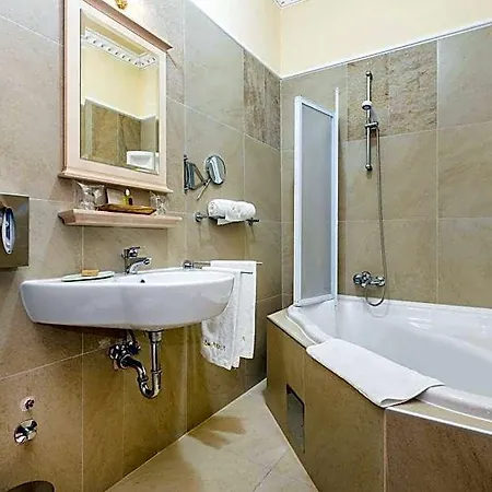 Hotell Arbia Rab Town